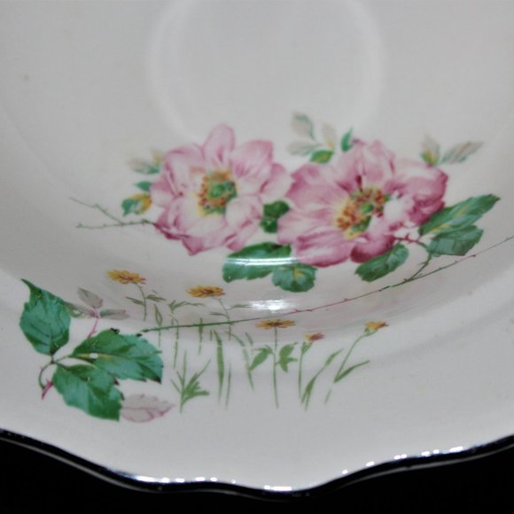 Vintage Homer Laughlin Vegetable Bowl | Scalloped & Footed Serving Bowl With Lid - Picture 6 of 9